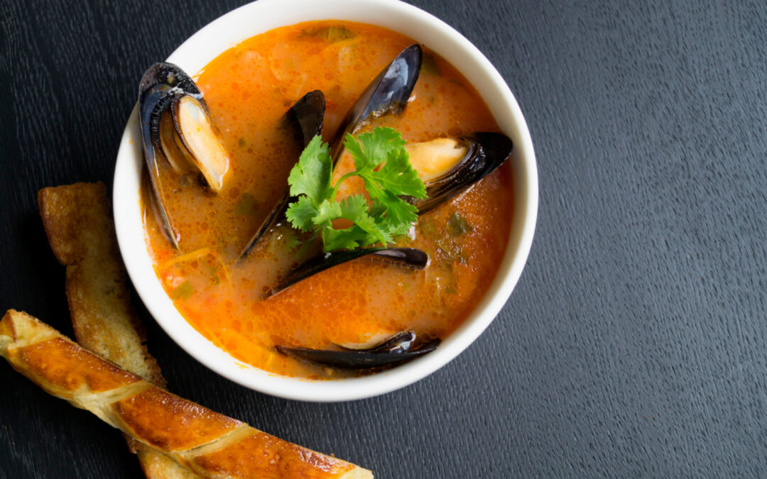 Comment organiser un repas d’exception autour d’une bouillabaisse face à la mer ?